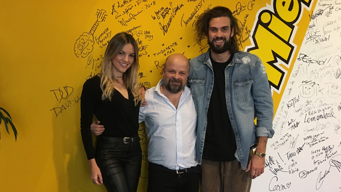 I DAUDIA a What's up