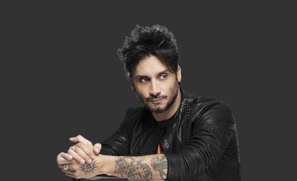 Sanremo 2022 Fabrizio Moro canta Sanremo 2022 Fabrizio Moro canta