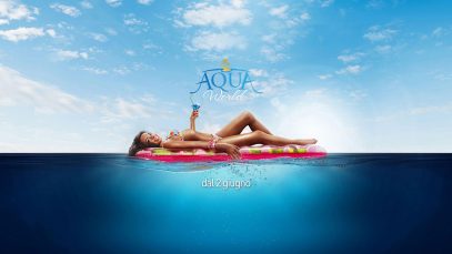 Foto locandina Aqua World ragazza su materissino almare