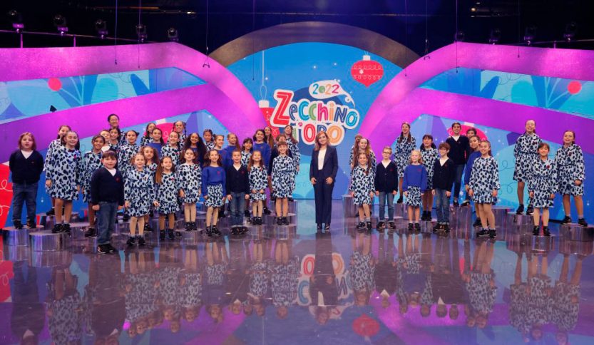 Foto dei bambini dello Zecchino con Sabrina Simoni