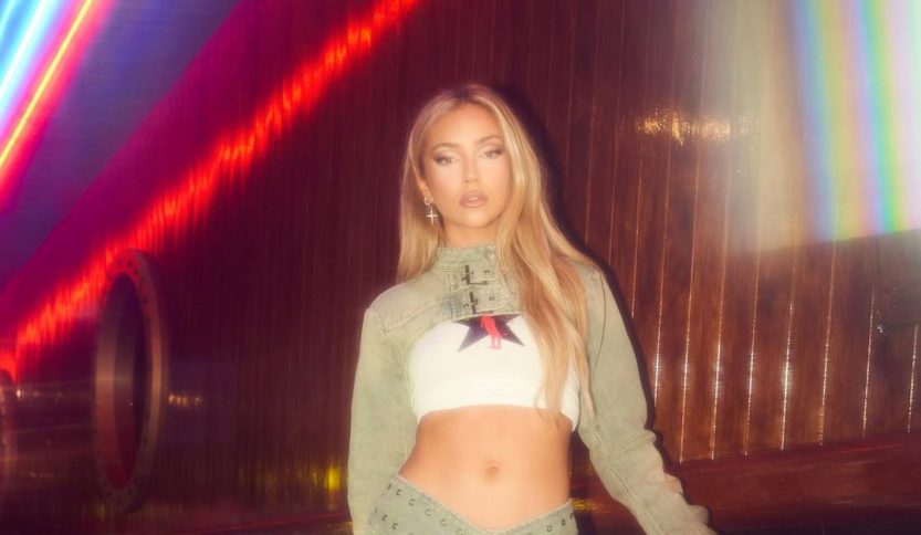 Ana Mena annuncia il singolo Acquamarina