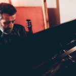 Daniele Silvestri al pianoforte