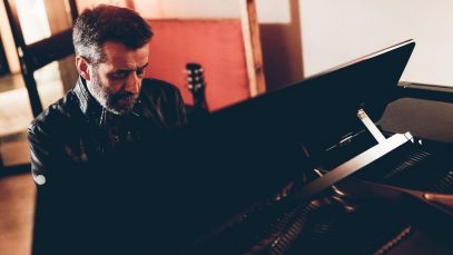 Daniele Silvestri al pianoforte