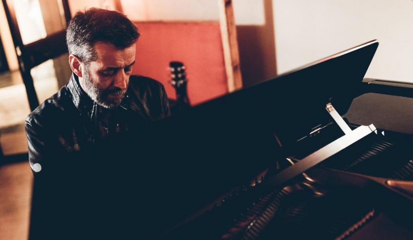 Daniele Silvestri al pianoforte