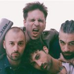 Foto dei Follya su sfondo bianco.