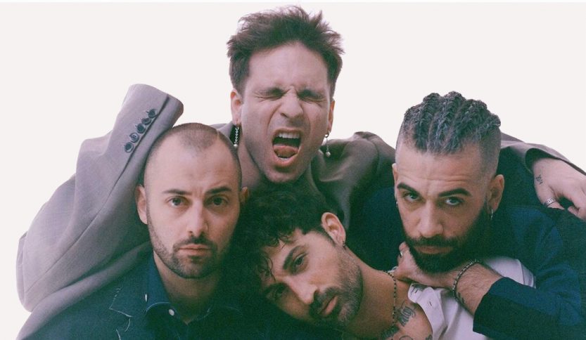 Foto dei Follya su sfondo bianco.