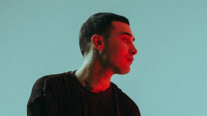 Foto di Jeson su fondo azzurro