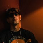 Foto di Noodles con una corona