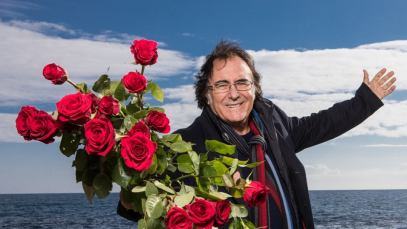 Foto di Al Bano con un mazzo di rose rosse