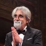 Foto del direttore d'orchestra Beppe Vessicchio