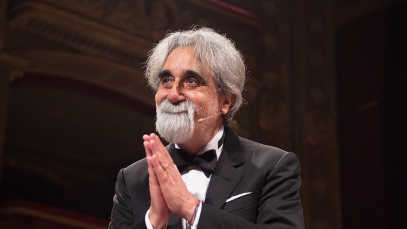 Foto del direttore d'orchestra Beppe Vessicchio
