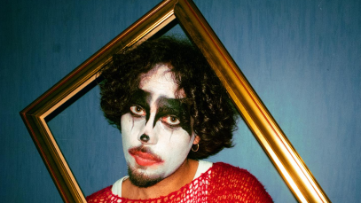 Foto di Sami River con quadro e trucco da clown