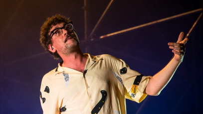 Willie Peyote s sfondo scuro