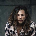 Enrico Nigiotti sul set di un videoclip