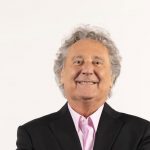 Enzo Iacchetti in un servizio fotografico