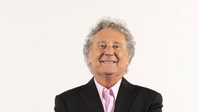 Enzo Iacchetti in un servizio fotografico