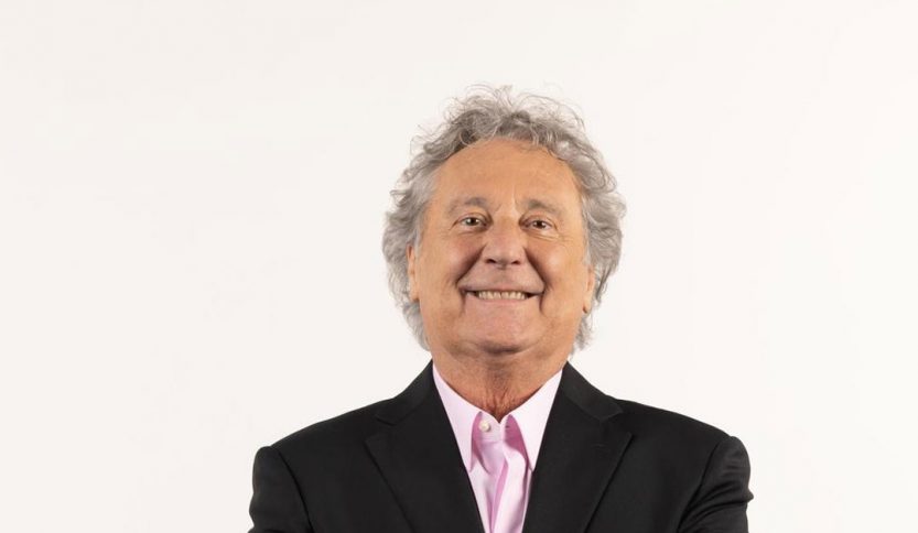 Enzo Iacchetti in un servizio fotografico