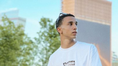 Federico Felletti con sfondo parco