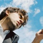 Ytam con sfondo cielo