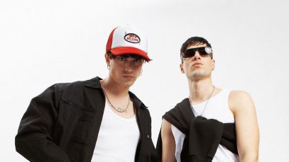 Bro Berri con sfondo bianco