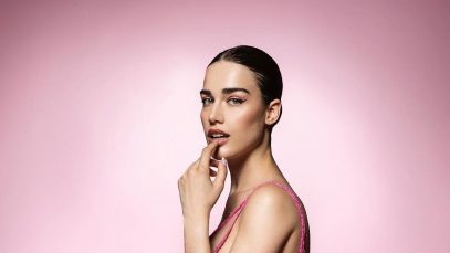 Clara in uno scatto fotografico