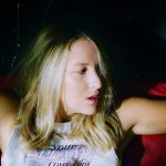 Giulia Mei sul divano