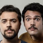 I Sansoni su sfondo grigio