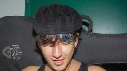 Jacopo Sol con la chitarra