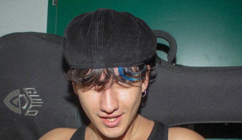 Jacopo Sol con la chitarra