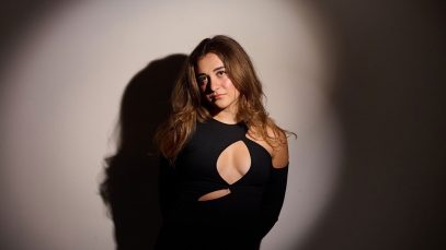 Martina Conti in un servizio fotografico