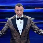 Amadeus sul palco dell'Ariston