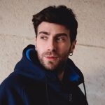 Lorenzo Licitra contro un muro