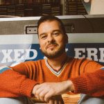 Napoleone seduto sul pavimento