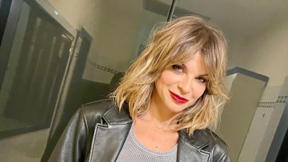 Alessandra Amoroso dietro degli specchi