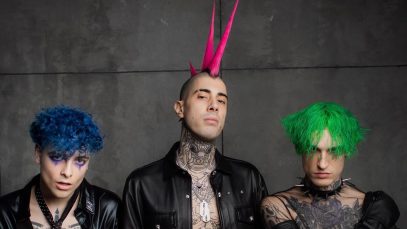 La Sad contro una parete