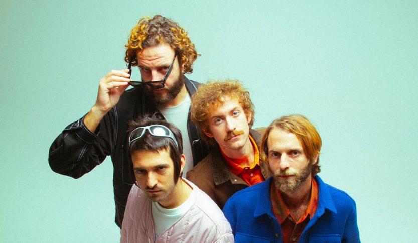 Tropea con sfondo verde acqua