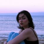 Angie in riva al mare