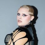 BigMama su sfondo azzurro