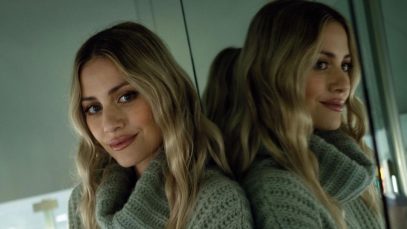 Carolina Benvenga allo specchio