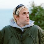 Mr.Rain in un giardino