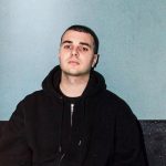 Nashley con una chitarra