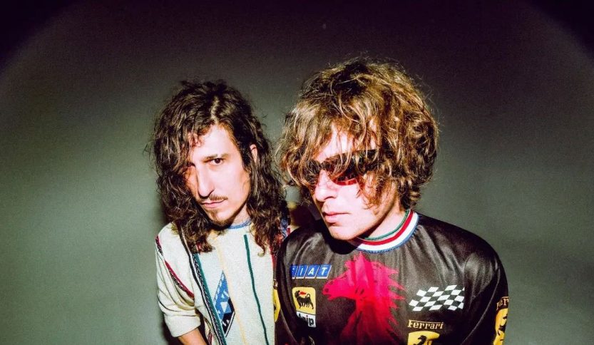 Officina della Camomilla con sfondo verde