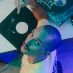 Venerus con una scrivania