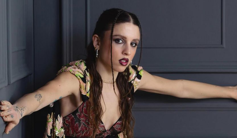 Foto di Angelina Mango con outfit della terza serata di Sanremo