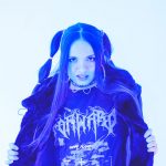 Etta in una foto per il singolo "Pornostar"