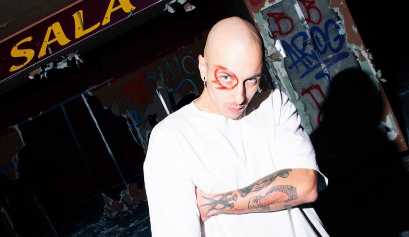 Ansiah sul set di un servizio fotografico