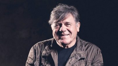 Beppe Carletti in posa per una fotografia