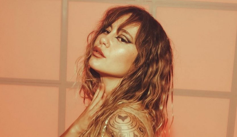 Enula nel videoclip di "Big Bang"