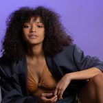 Kaze su sfondo viola