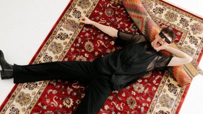 LDA su un tappeto rosso